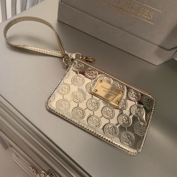 Michael Kors Handbags - Michael Kors Gold Wristlet